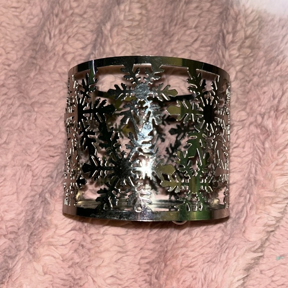 Bath and Body Works Silver Snowflake 3 Wick Candle Holder - Picture 2 of 5